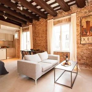 Deco Barcelona-born St. Apartment